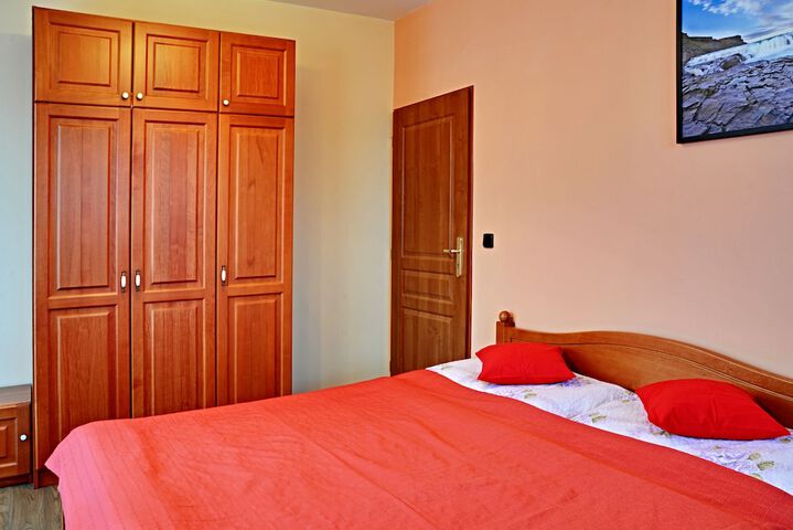 Room 2 of 66