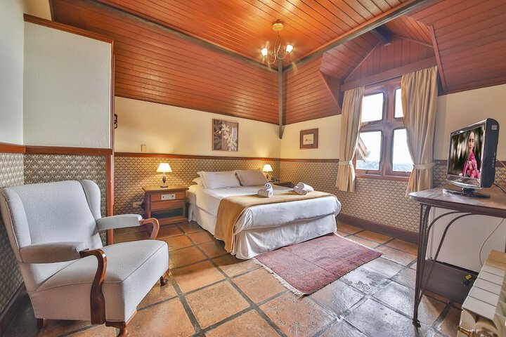 Room 5 of 32