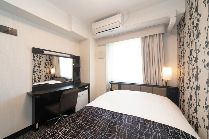 Room 12 of 33