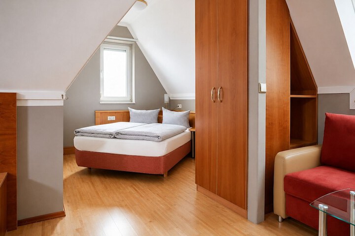 Room 10 of 21