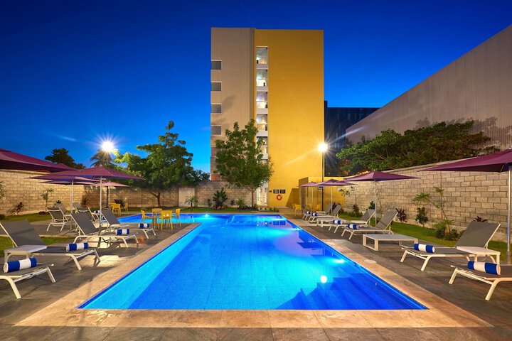 Hotel Pool