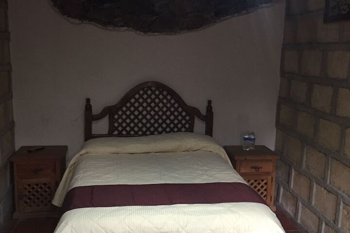 Room 7 of 18