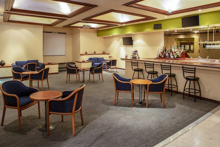 Lounge 20 of 28