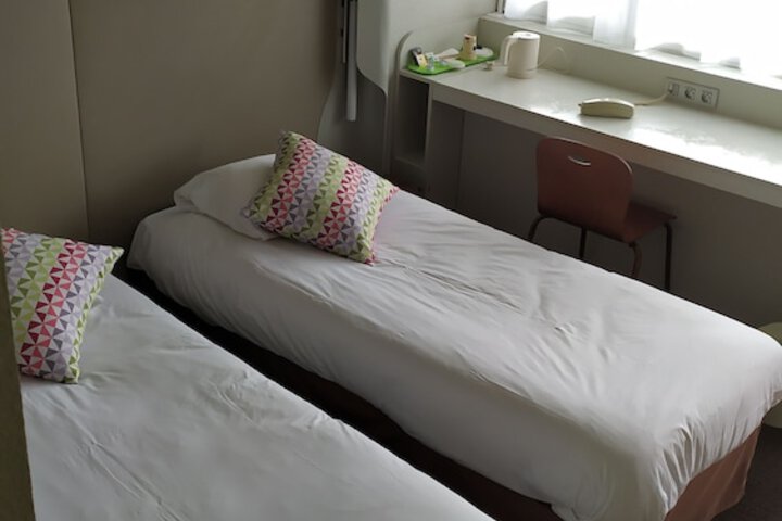 Room 19 of 44