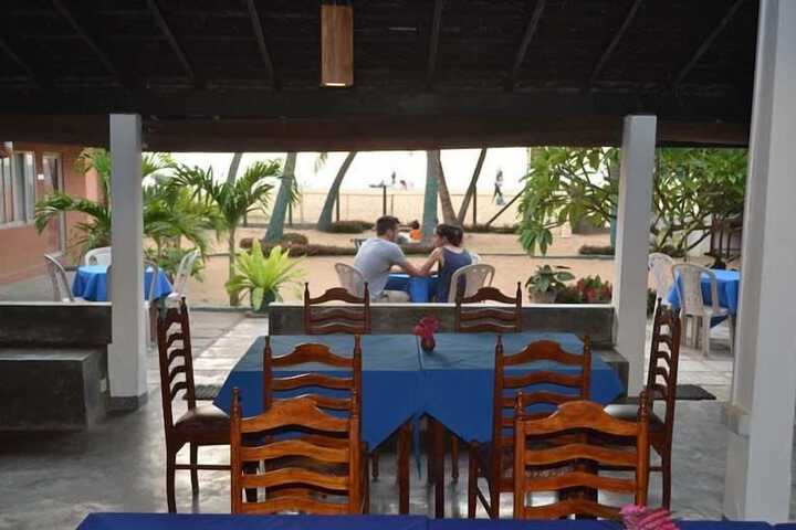 Dining 31 of 51