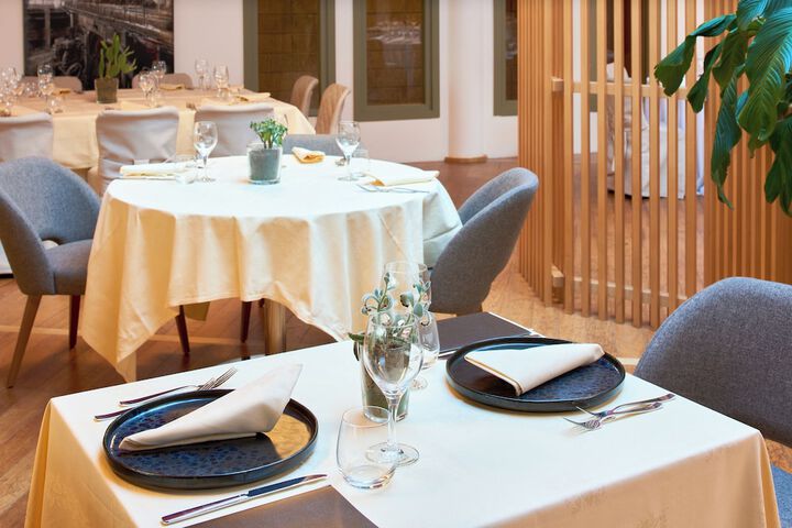 Dining 52 of 79