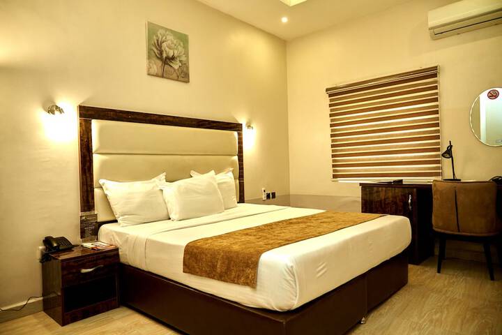Room 12 of 35