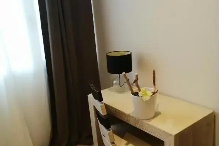 Room 4 of 14