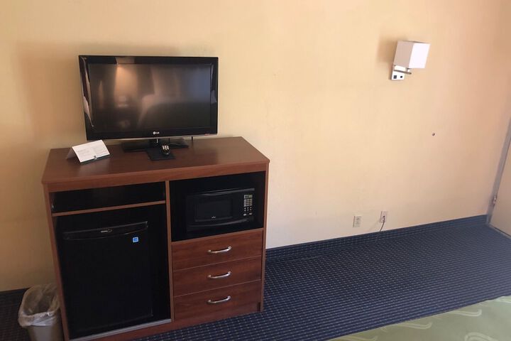 2 Double Beds (4 of 16)