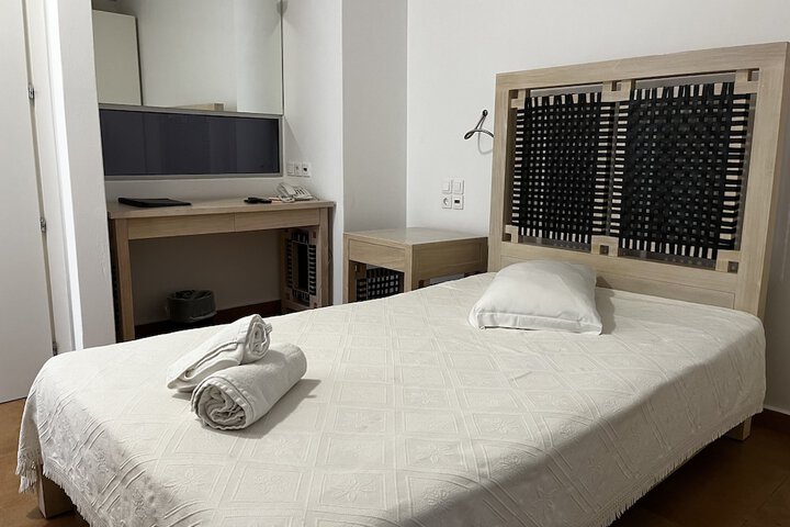Room 9 of 35