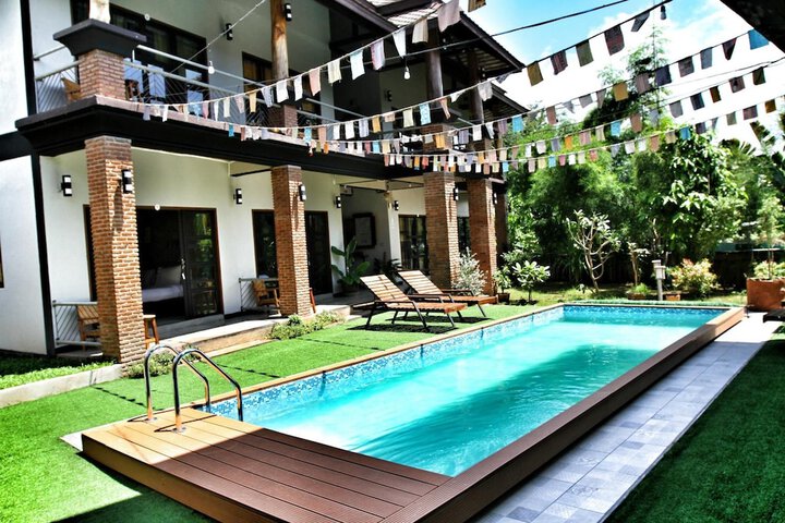 Pool Hotel
