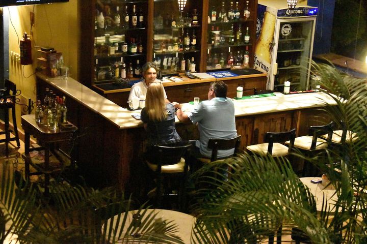 Lounge 70 of 84