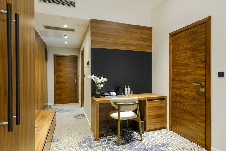 Room 16 of 103