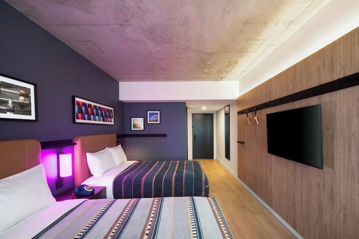 Room 8 of 25