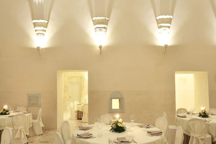 Ballroom/Hall 152 of 181