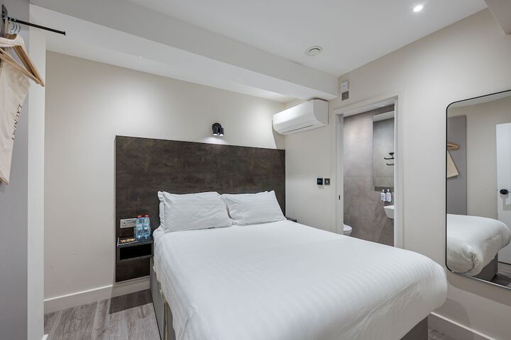 Room 42 of 87