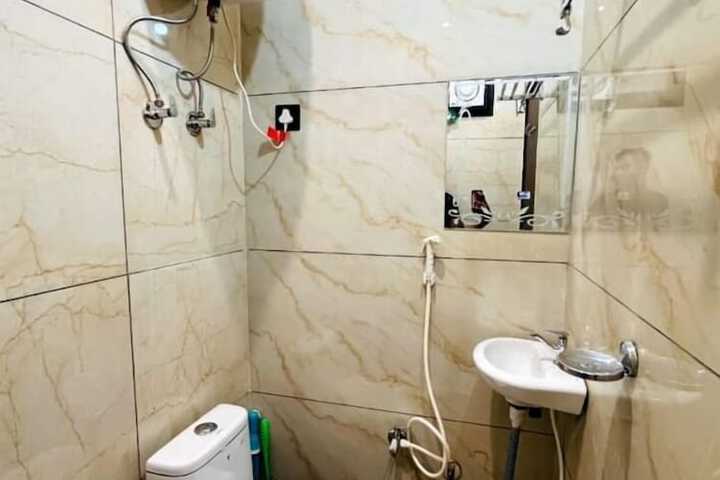 Room 16 of 18