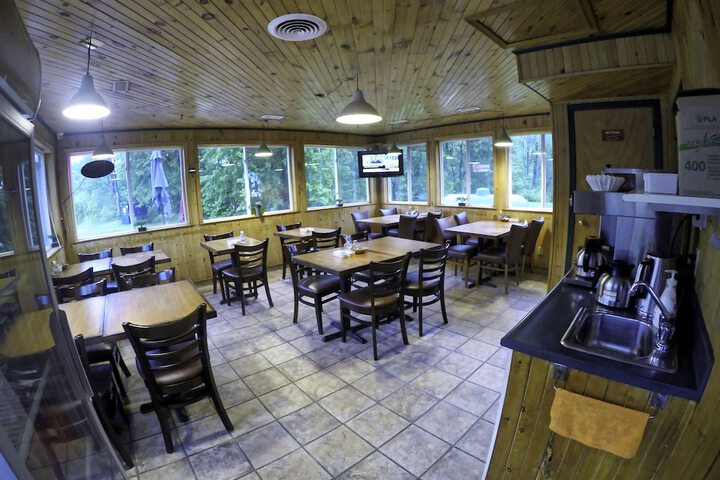 Dining 6 of 8