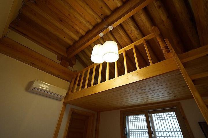 Room 27 of 73