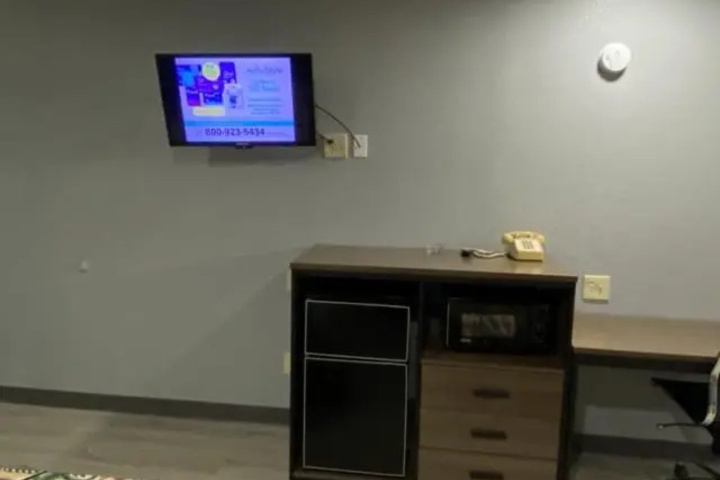 Room 4 of 11