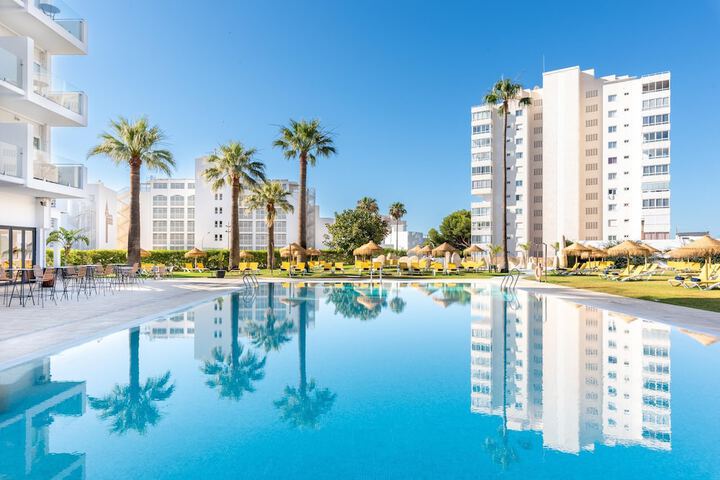 Pool Hotel