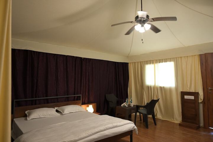 Room 3 of 33