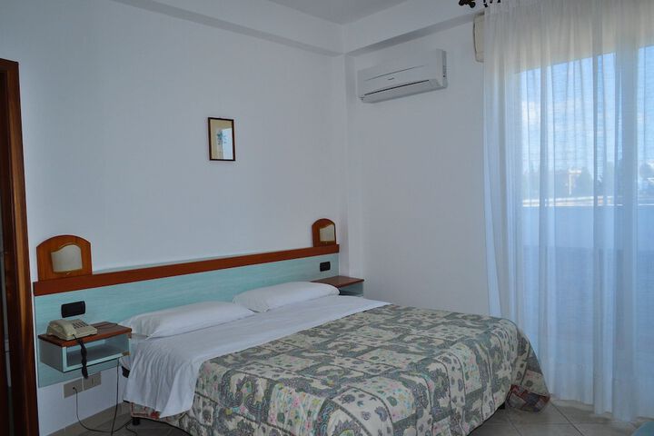 Room 7 of 105
