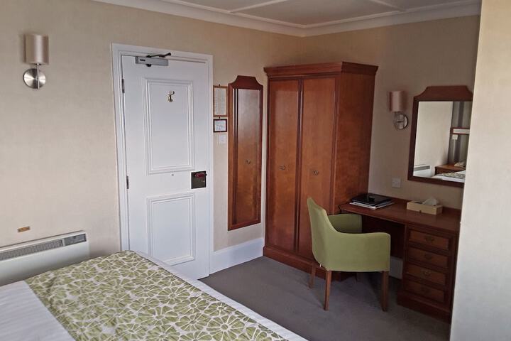 Room 15 of 51