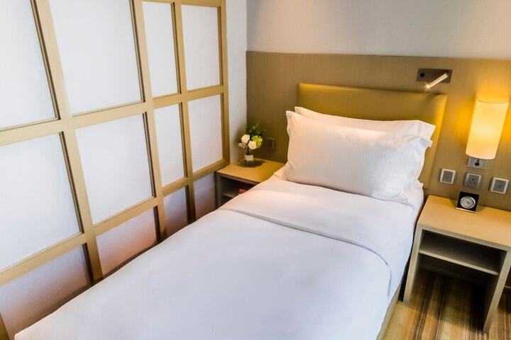 Room 3 of 31