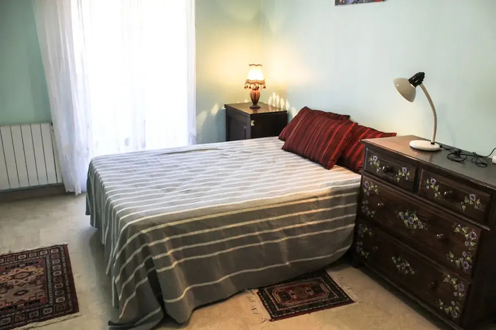 Room 6 of 16