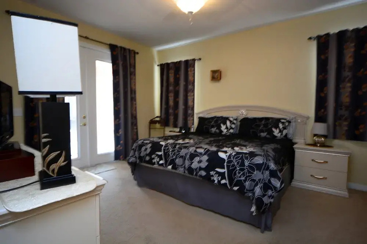 Room 5 of 23