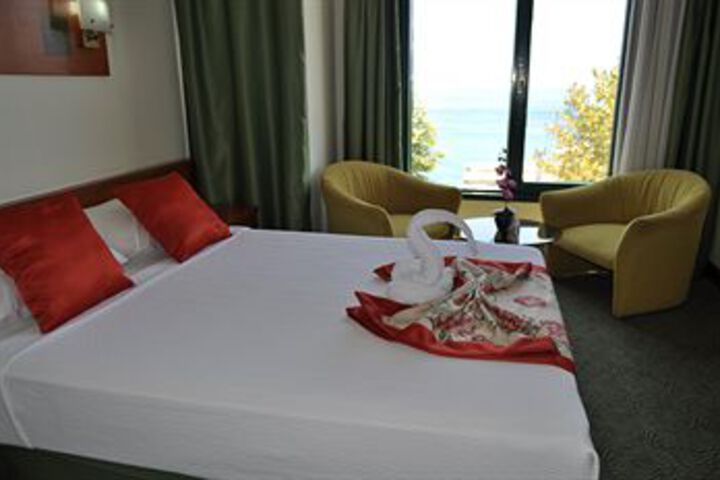 Hotel Suite Photo
