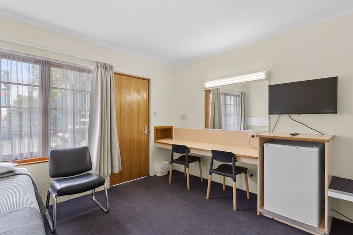 Room 17 of 27