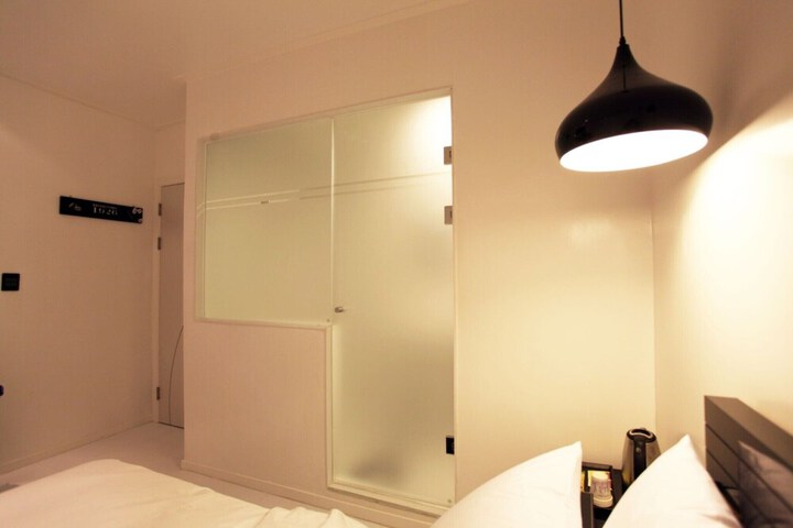 Room 4 of 71