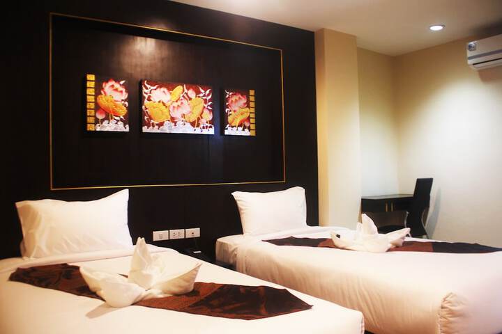 Room 9 of 36