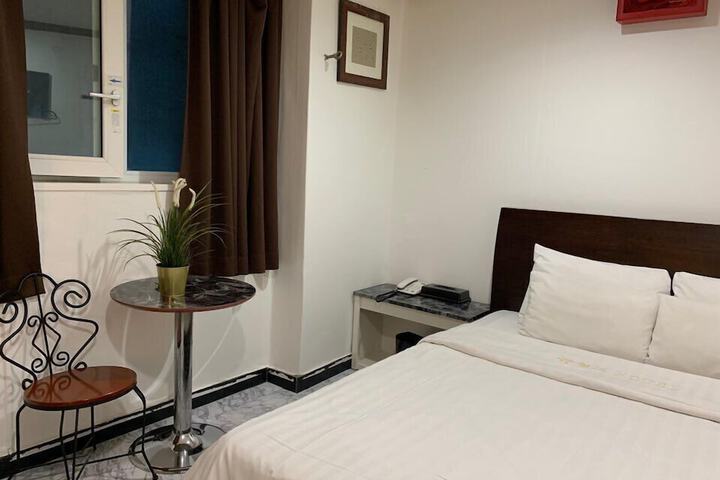 Room 10 of 43