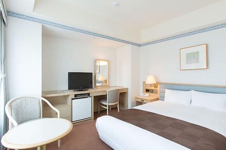 Room 6 of 33