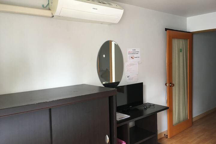 Room 28 of 59