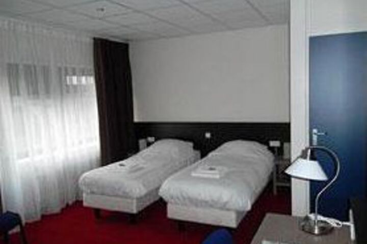 Room 2 of 4
