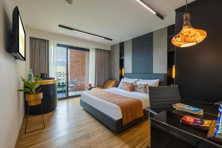 Hotel Limon - Near Huda City Centre I Balcony Rooms