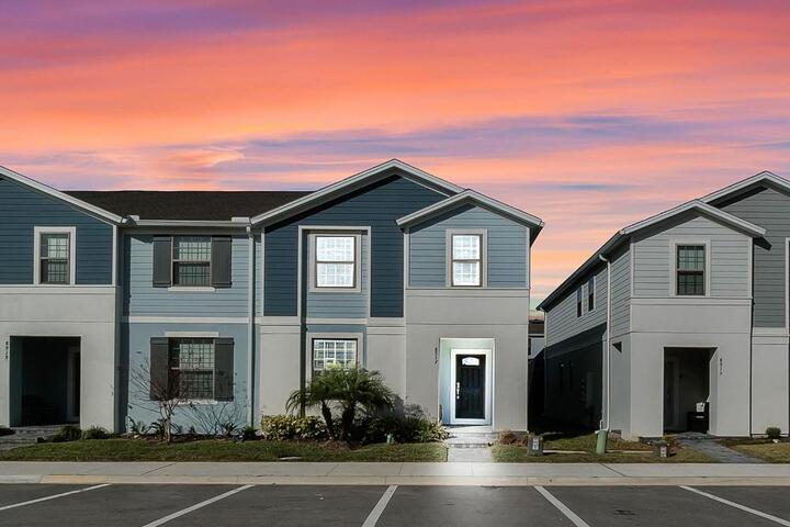 5 Bedrooms - 45 Bathrooms - Windsor at Westside 8917 Sa in Kissimmee, FL