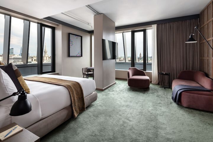 Room 5 of 104