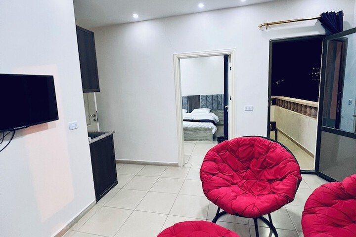 Room 10 of 18