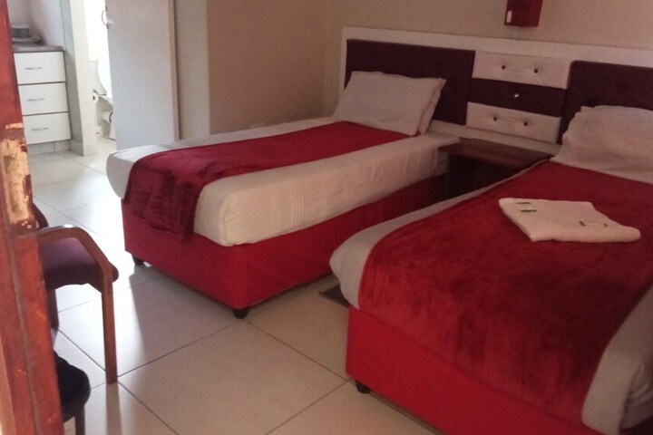 Room 11 of 28