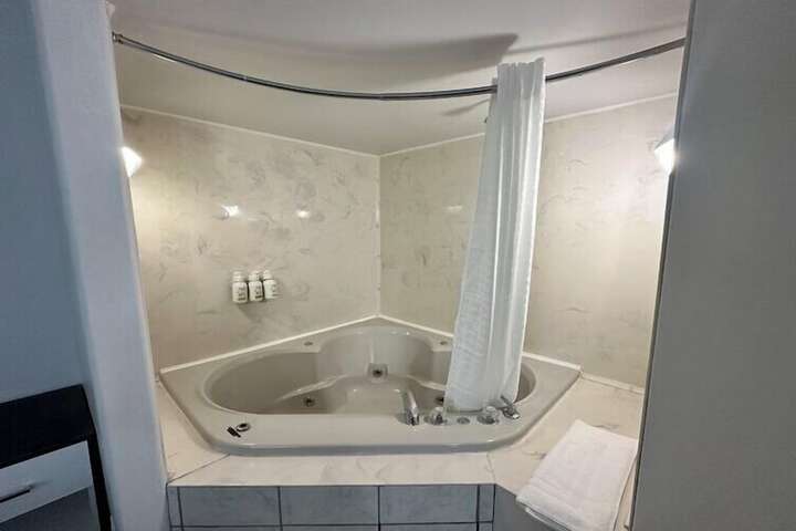 Room 5 of 14