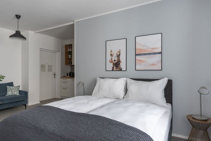 Room 3 of 68