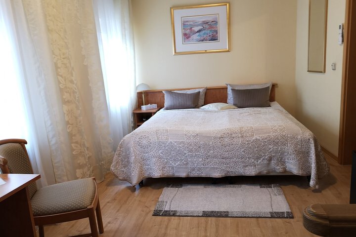 Room 17 of 145