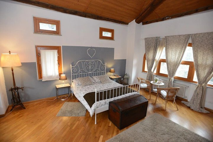 Room 12 of 33