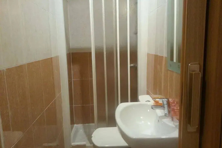 Room 10 of 12