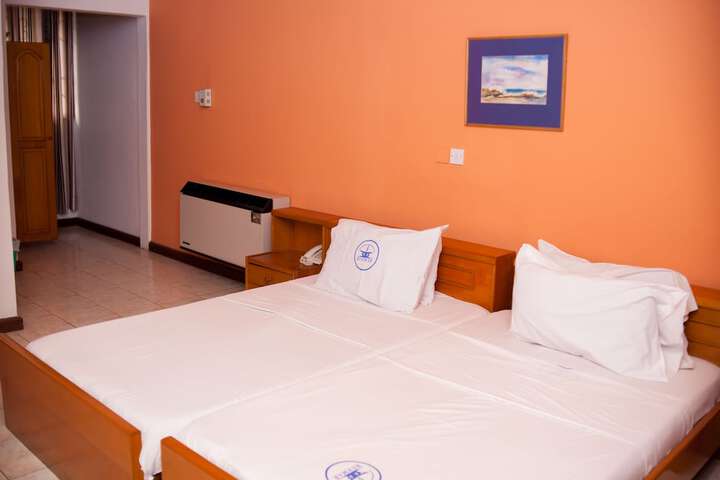 Room 11 of 32
